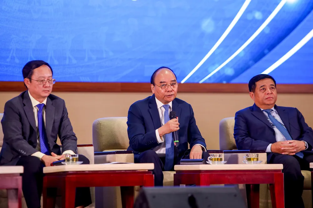 Chủ tịch nước trò chuyện với giảng viên, sinh viên ĐHQG TP.HCM.