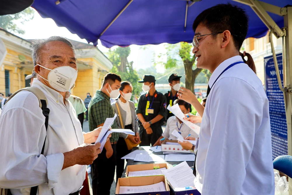 Theo thông báo của chủ tọa phiên tòa, phiên tòa dự kiến kéo dài từ ngày 8-12 đến ngày 6-1-2023. HĐXX làm việc kể cả thứ 7 và chủ nhật.