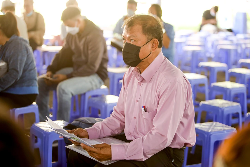 Ông Huỳnh Tiến Sĩ (luật sư ủy quyền của bà Thái Thị Thu thủy, TP Thủ Đức) đòi quyền lợi cho đương sự với 9 dự án.