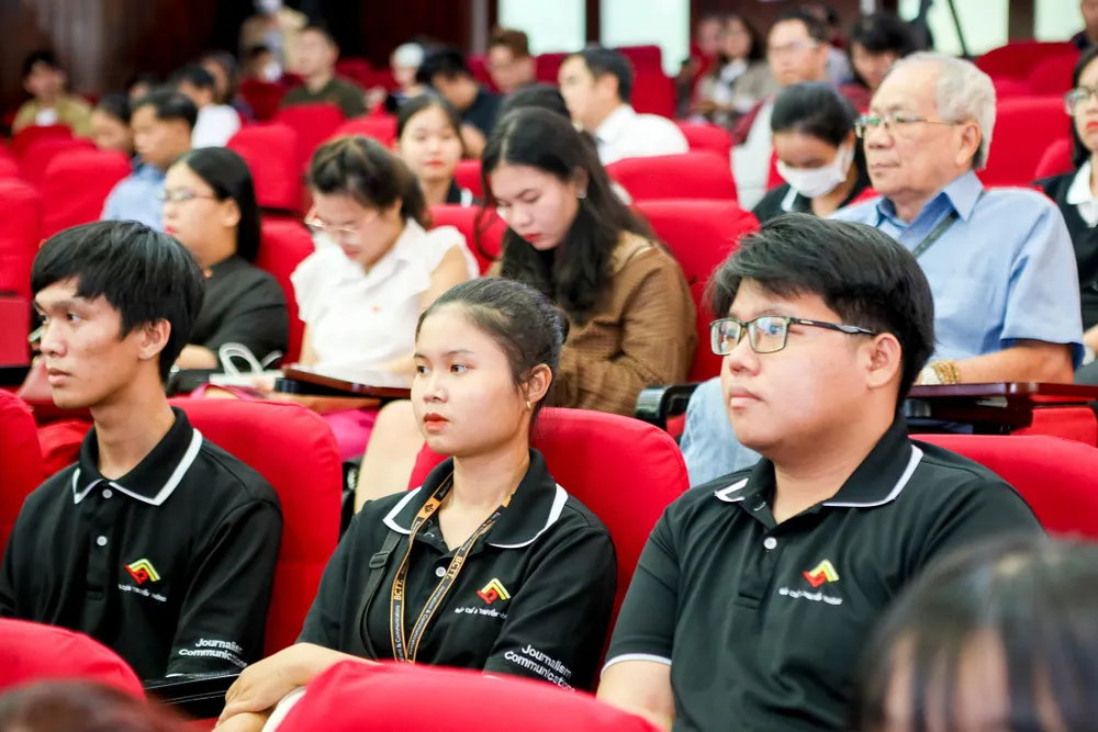 Tỉ lệ sinh viên khoa ra trường có việc làm sau 6 tháng là khoảng trên 90% Tỉ lệ sinh viên khoa ra trường có việc làm sau 6 tháng là khoảng trên 90%