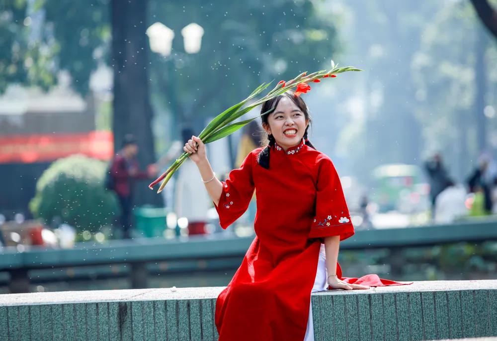 chụp ảnh áo dài tết tại Hồ Con Rùa