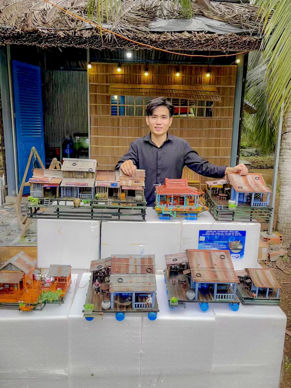 Khánh và những mô hình nhà miền Tây tự tay thiết kế. Gen Z làm mô hình nhà miền tây thu nhỏ