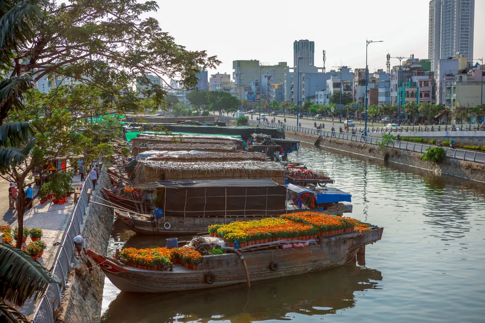 Thuyền hoa cập Bến Bình Đông, nhà vườn ngập tràn hy vọng