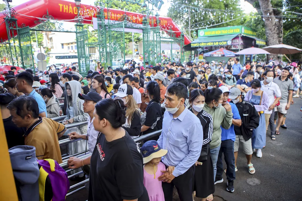 Thảo Cầm Viên Sài Gòn đông nghịt người, hơn 22.000 lượt khách vui chơi 2-9