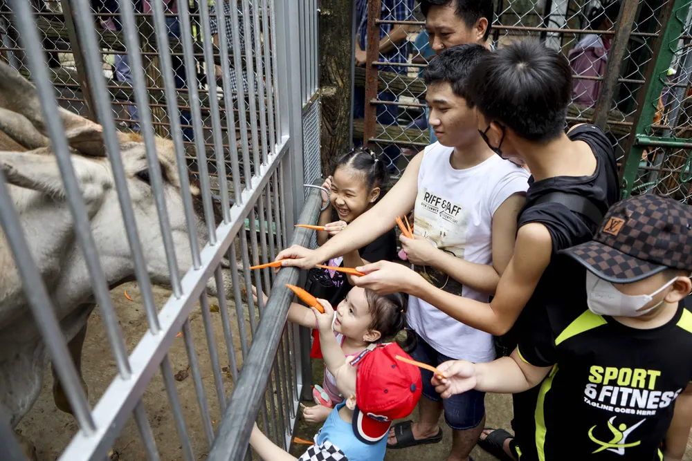 Thảo Cầm Viên Sài Gòn đông nghịt người, hơn 22.000 lượt khách vui chơi 2-9