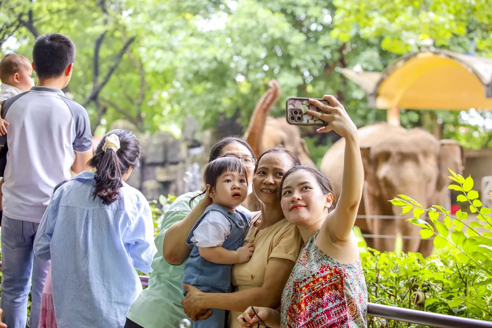 Thảo Cầm Viên Sài Gòn đông nghịt người, hơn 22.000 lượt khách vui chơi 2-9