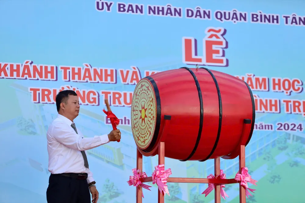 Lễ khai giảng năm học mới của trường THCS đầu tiên phường Bình Trị Đông B