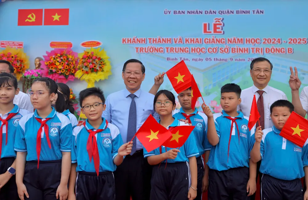 Lễ khai giảng năm học mới của trường THCS đầu tiên phường Bình Trị Đông B