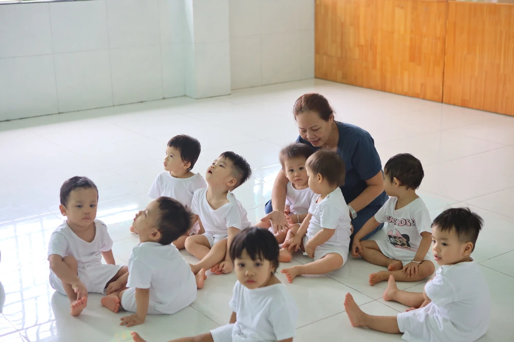 Tại trung tâm này cũng có những em bé khác cùng hoàn cảnh không may mắn. Ảnh: NGUYỆT NHI Ngôi nhà mới của những em bé mái ấm Hoa Hồng