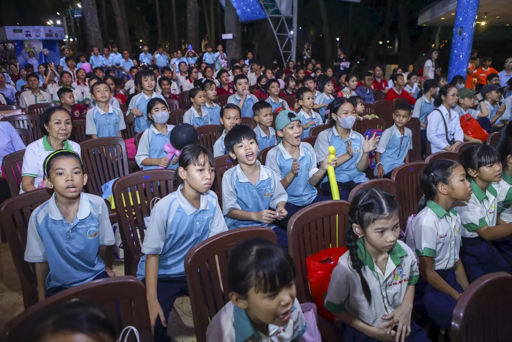 Khoảnh khắc các em nhỏ tại những mái ấm vui đón Tết trung thu