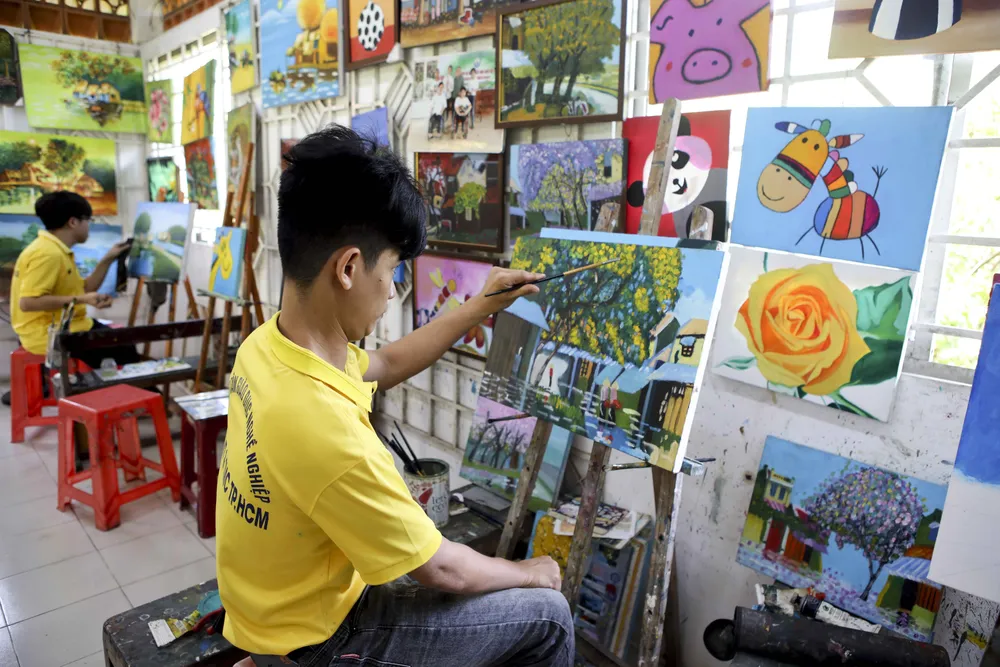 Người thầy giúp học trò đặc biệt vẽ ước mơ