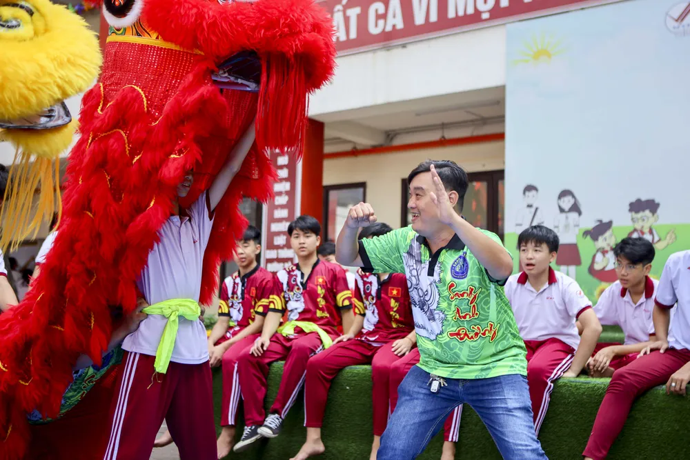 Học sinh học múa lân: Nghệ thuật truyền thống hòa vào nhịp sống học đường