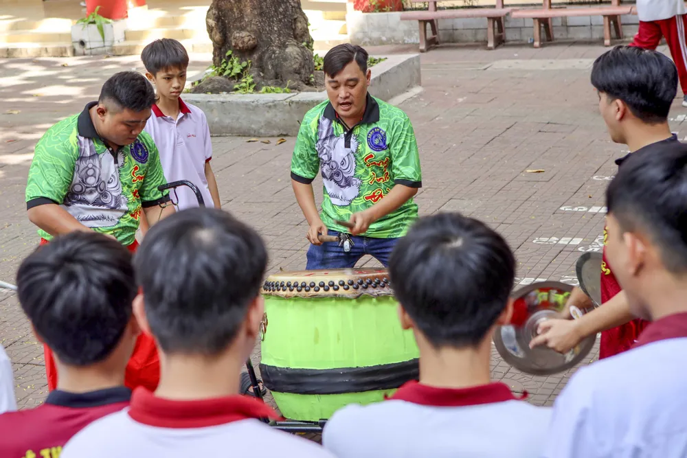 Học sinh học múa lân: Nghệ thuật truyền thống hòa vào nhịp sống học đường