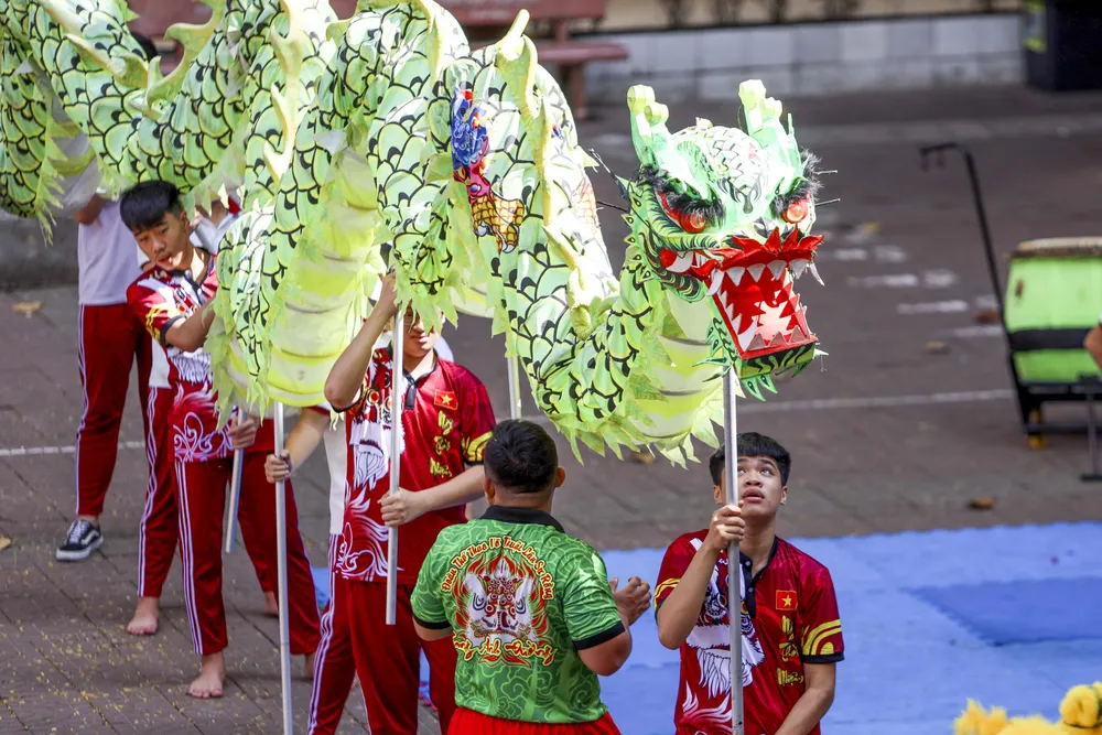 Học sinh học múa lân: Nghệ thuật truyền thống hòa vào nhịp sống học đường
