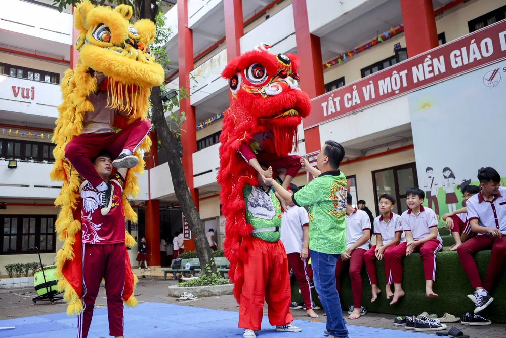 Học sinh học múa lân: Nghệ thuật truyền thống hòa vào nhịp sống học đường