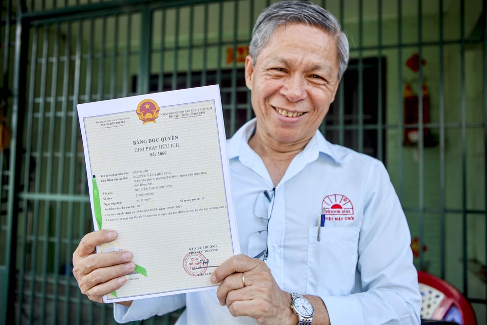 Ông Khỏe và bằng sáng chế giải pháp hữu ích - Bẫy muỗi.