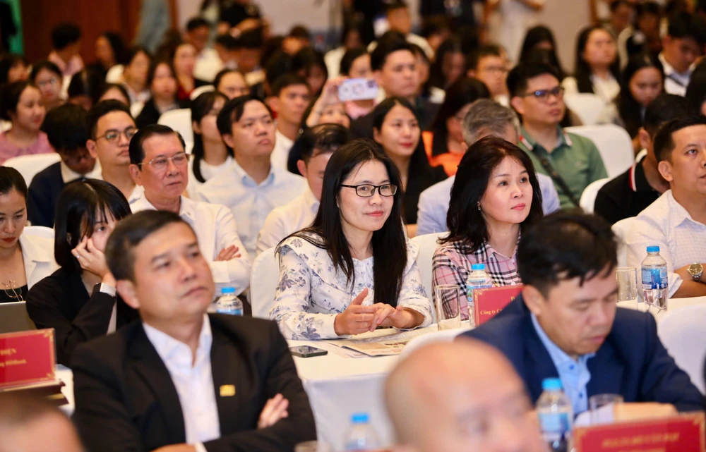 Toàn cảnh Diễn đàn 'TP.HCM - Gỡ vướng cho kinh tế xanh'