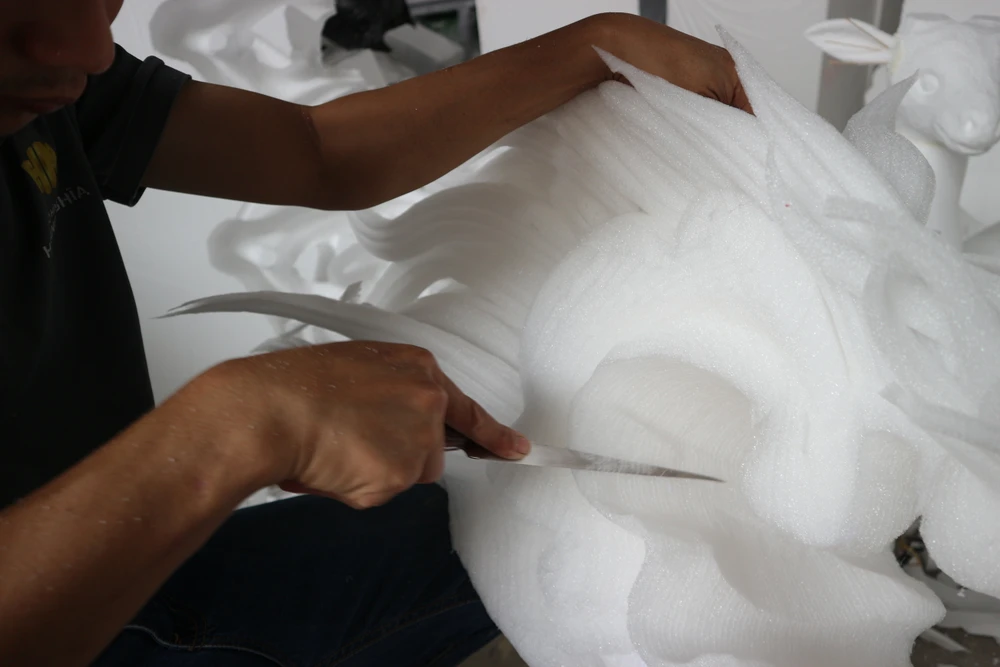 Độc đáo chàng trai làm mô hình xốp sống động kiếm tiền trăm triệu