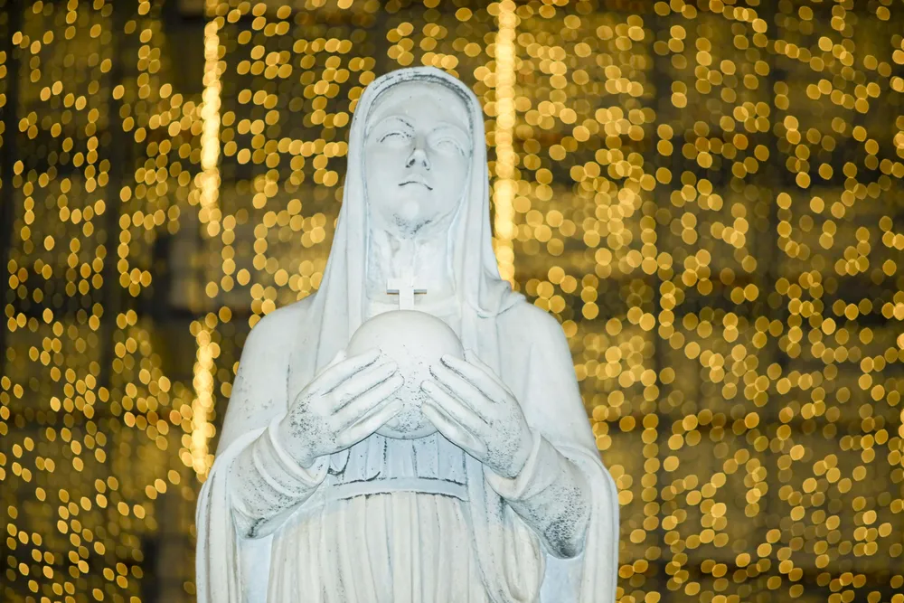 Không khí giáng sinh tấp nập trên đường phố Sài Gòn