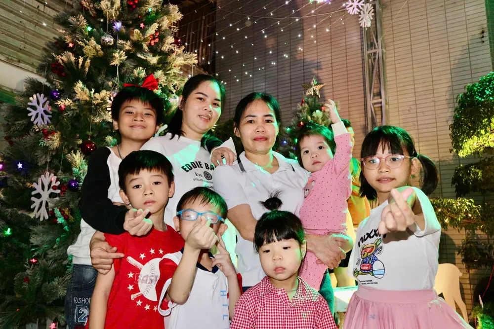 Không khí giáng sinh tấp nập trên đường phố Sài Gòn