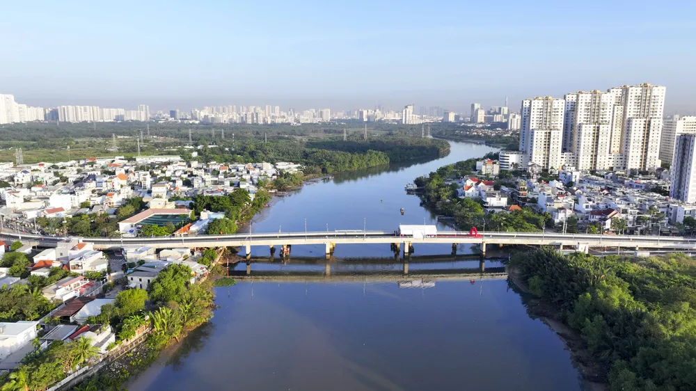 Người dân xúc động trong ngày cầu Phước Long hơn 700 tỉ đồng được thông xe