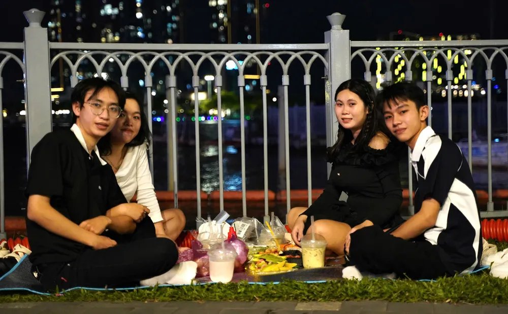 phao-hoa-chao-nam-moi (2).jpg