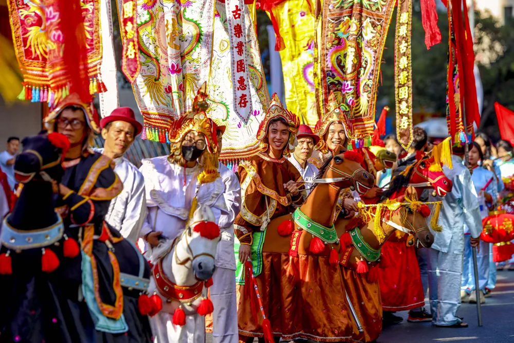 Hơn 800 người Hoa diễu hành trước Tết Nguyên tiêu