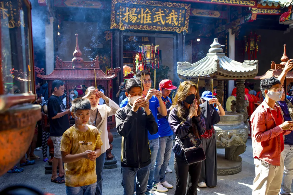 Hơn 800 người Hoa diễu hành trước Tết Nguyên tiêu