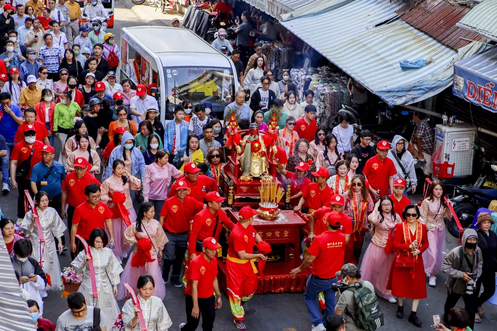 Hơn 800 người Hoa diễu hành trước Tết Nguyên tiêu