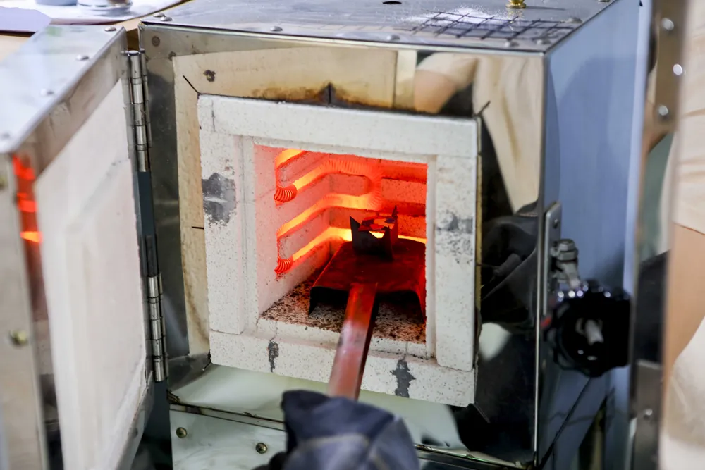 9X Sài Gòn chinh phục nghệ thuật pháp lam thất truyền