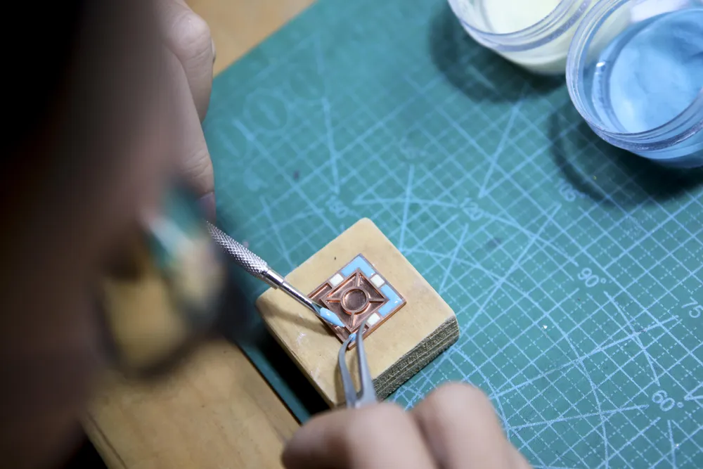 9X Sài Gòn chinh phục nghệ thuật pháp lam thất truyền