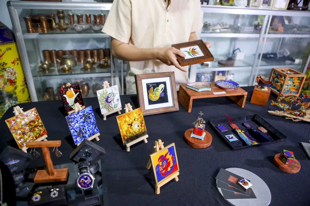 9X Sài Gòn chinh phục nghệ thuật pháp lam thất truyền