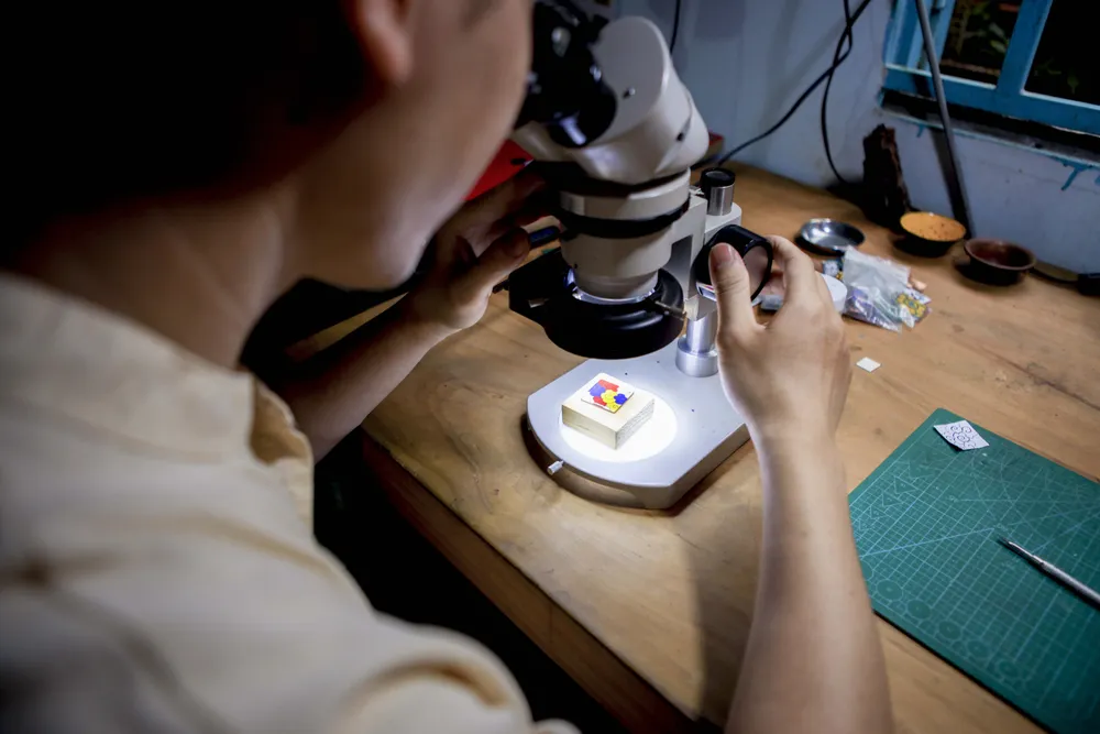 9X Sài Gòn chinh phục nghệ thuật pháp lam thất truyền