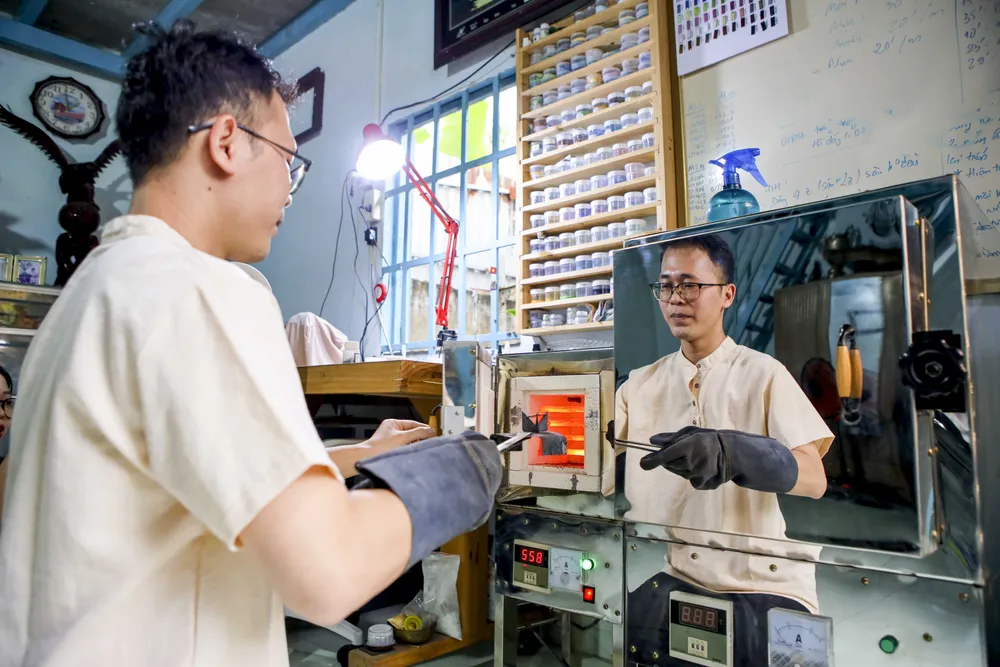 9X Sài Gòn chinh phục nghệ thuật pháp lam thất truyền