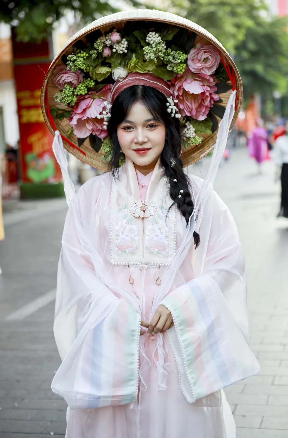 Hơn 1.000 người diễu hành cổ phục trên đường phố Sài Gòn