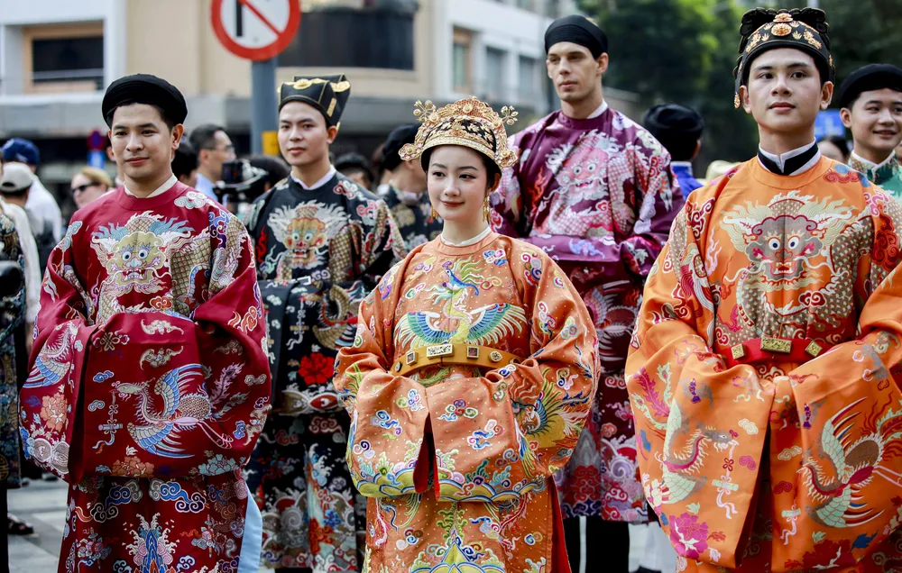 Hơn 1.000 người diễu hành cổ phục trên đường phố Sài Gòn