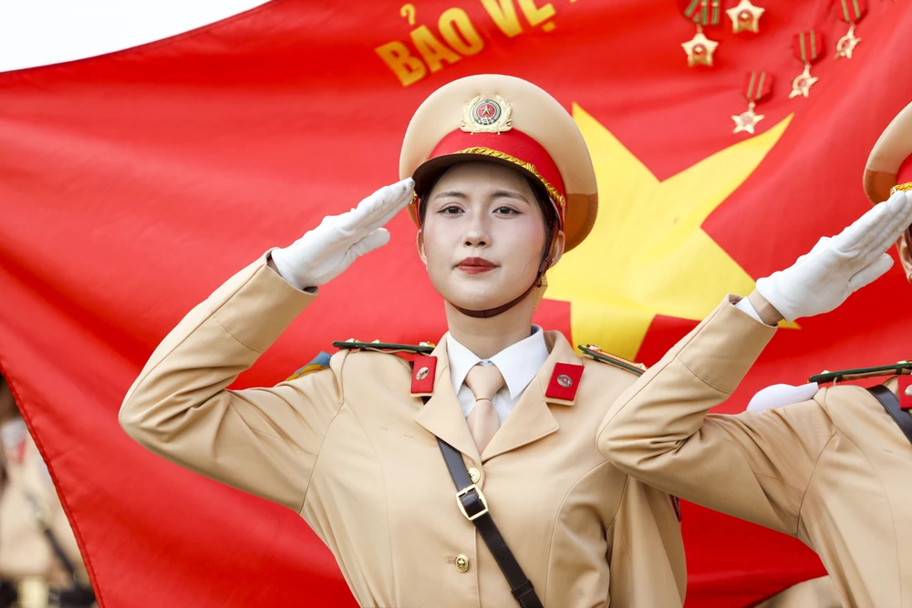 Ngắm những 'bóng hồng' tổng hợp luyện diễu binh 30-4