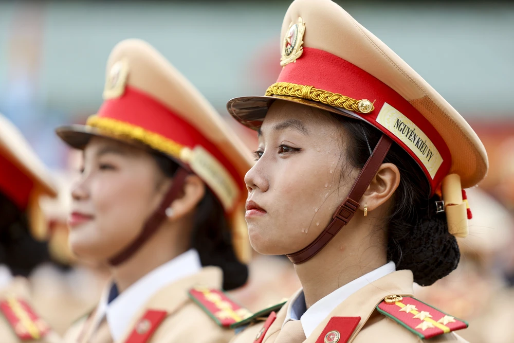 Ngắm những 'bóng hồng' tổng hợp luyện diễu binh 30-4