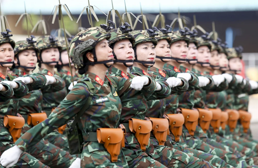 Ngắm những 'bóng hồng' tổng hợp luyện diễu binh 30-4