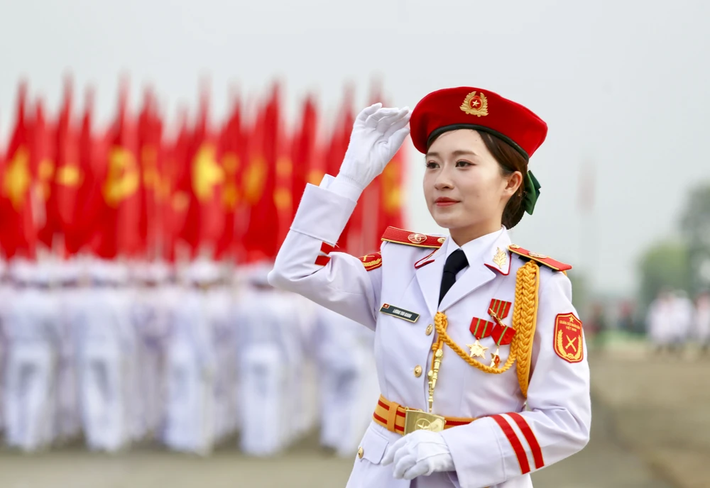 Ngắm những 'bóng hồng' tổng hợp luyện diễu binh 30-4