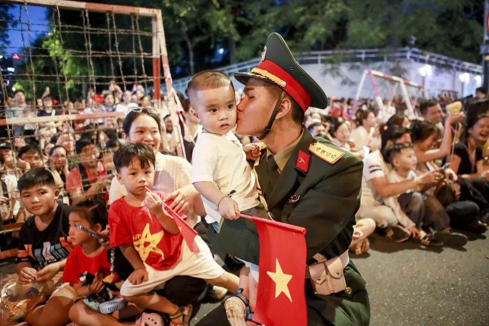 dieu binh 30-4- nguoi dan va chien si (12).jpg