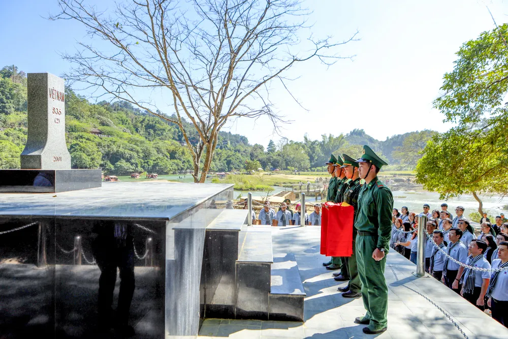 Cột mốc 836-2- Thác Bản Giốc PLO (12).jpg