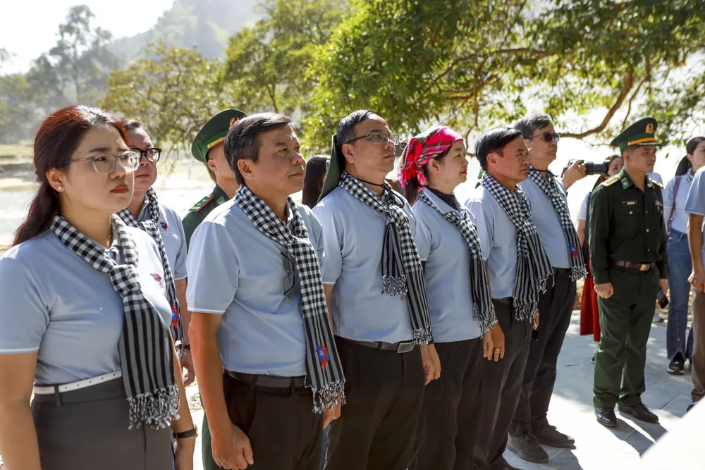 Cột mốc 836-2- Thác Bản Giốc PLO (16).jpg