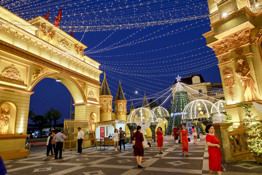 Lau dai giang sinh (12).jpg