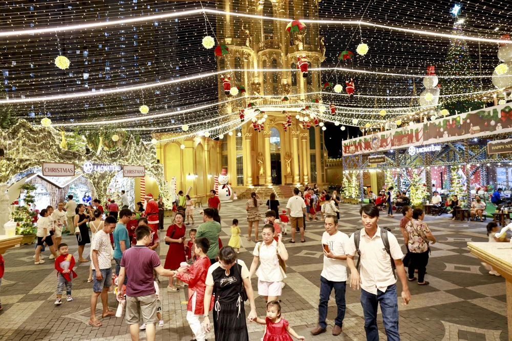 Lau dai giang sinh (7).jpg