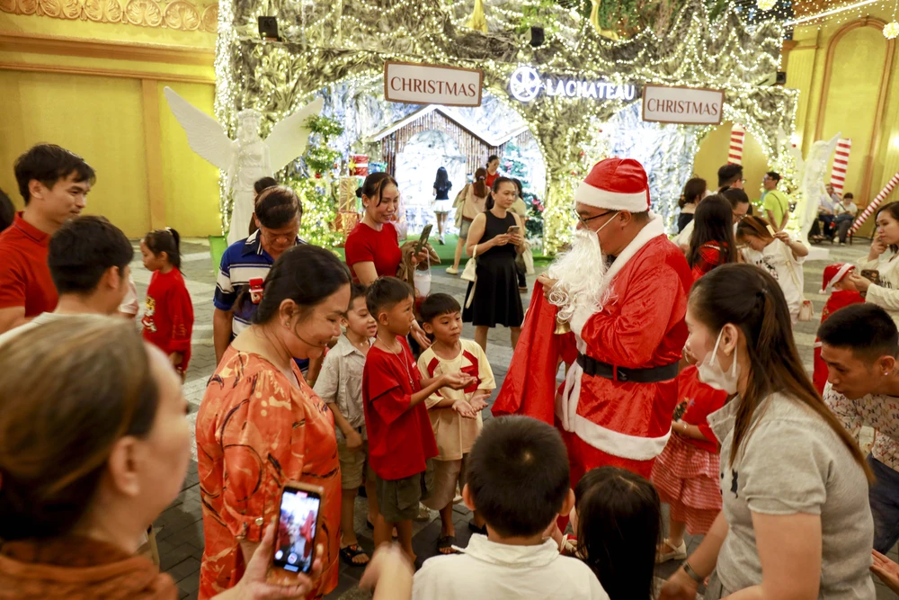 Lau dai giang sinh (8).jpg