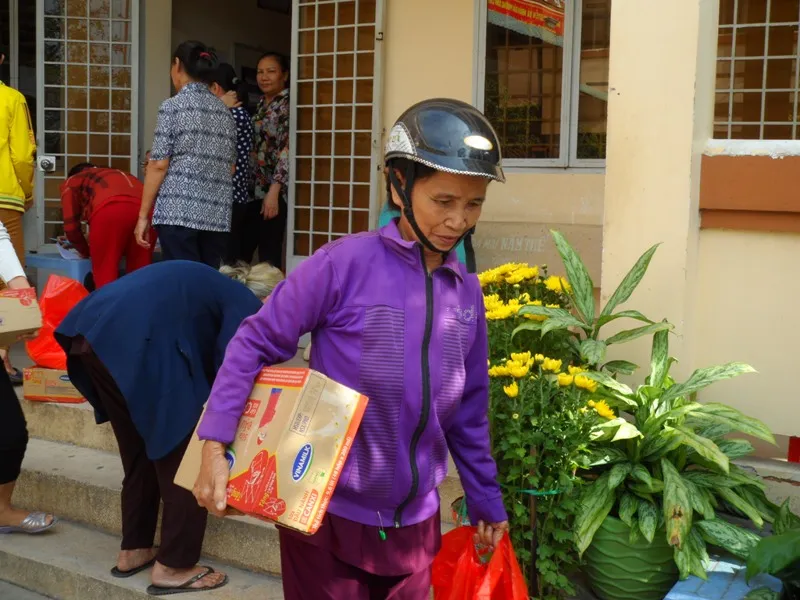 'Thêm 1 kí gạo, cân đường là chúng tôi bớt đi một nỗi lo Tết' ảnh 4