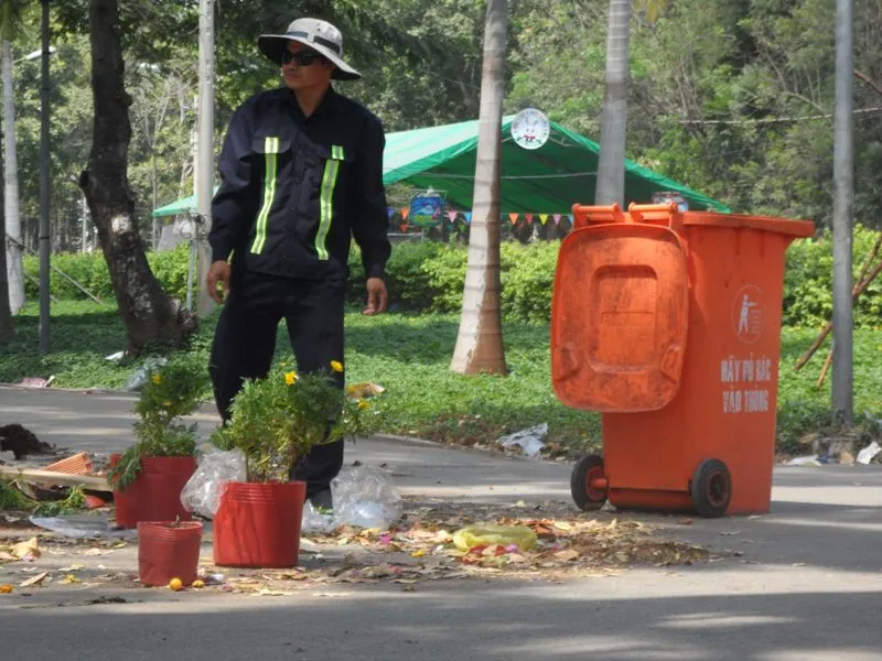 Đập từng giỏ hoa vì không muốn bị 'hôi của' ảnh 9