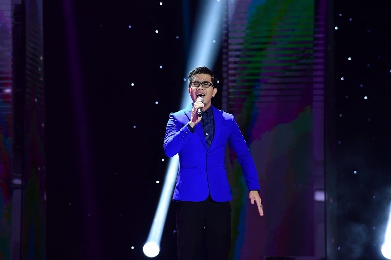 Thần tượng Bolero: 'Chàng trai ngân hàng khiến cả bốn HLV giành giật là ai?' ảnh 1