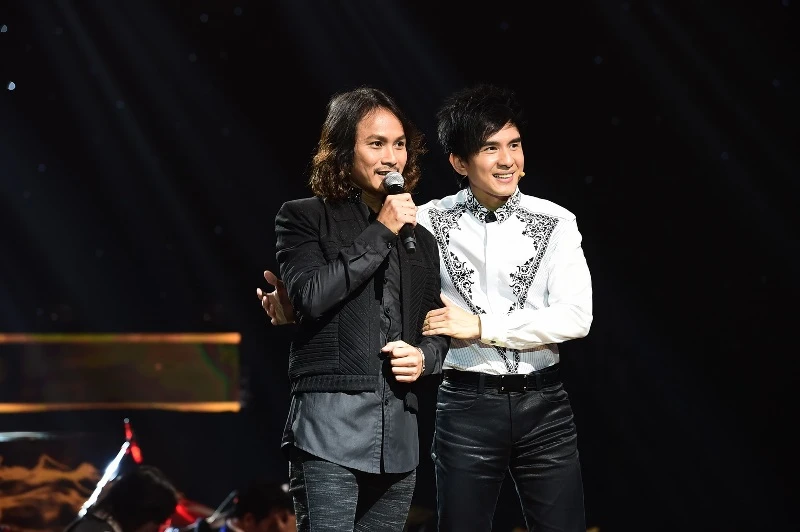 Thần tượng Bolero: 'Chàng trai ngân hàng khiến cả bốn HLV giành giật là ai?' ảnh 10